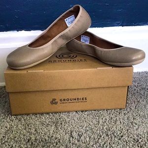 Womens Leather Flats Size 9- Groundies (German)